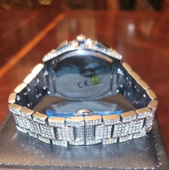 Mens Fully Covered Ice Silverplated Simulated  Diamond Quartz Movement Watch - Picture 10 of 10